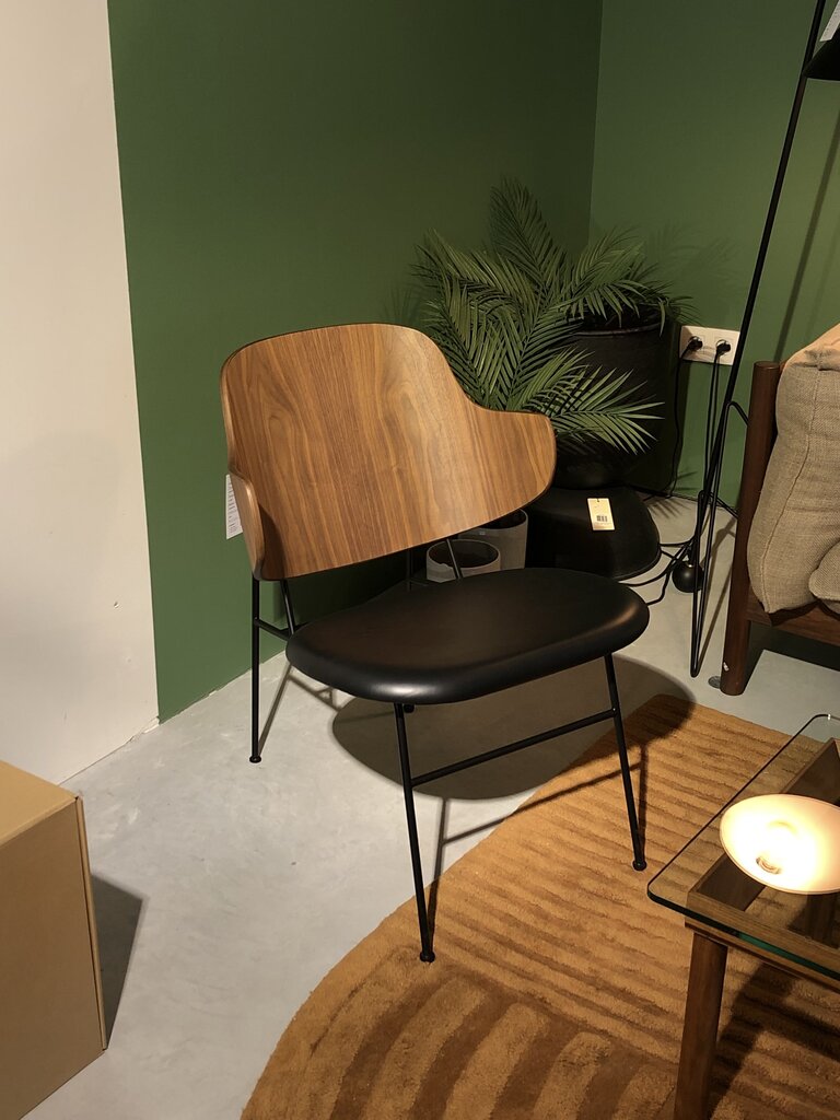 Audo Penguin lounge chair - Walnut/Dakar 0842 [Ex-display]
