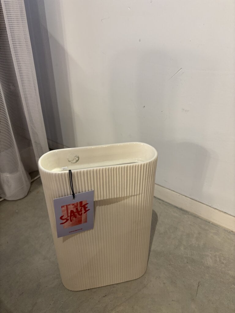 Muuto Ridge Vase - Off-White - Medium [Ex-display]