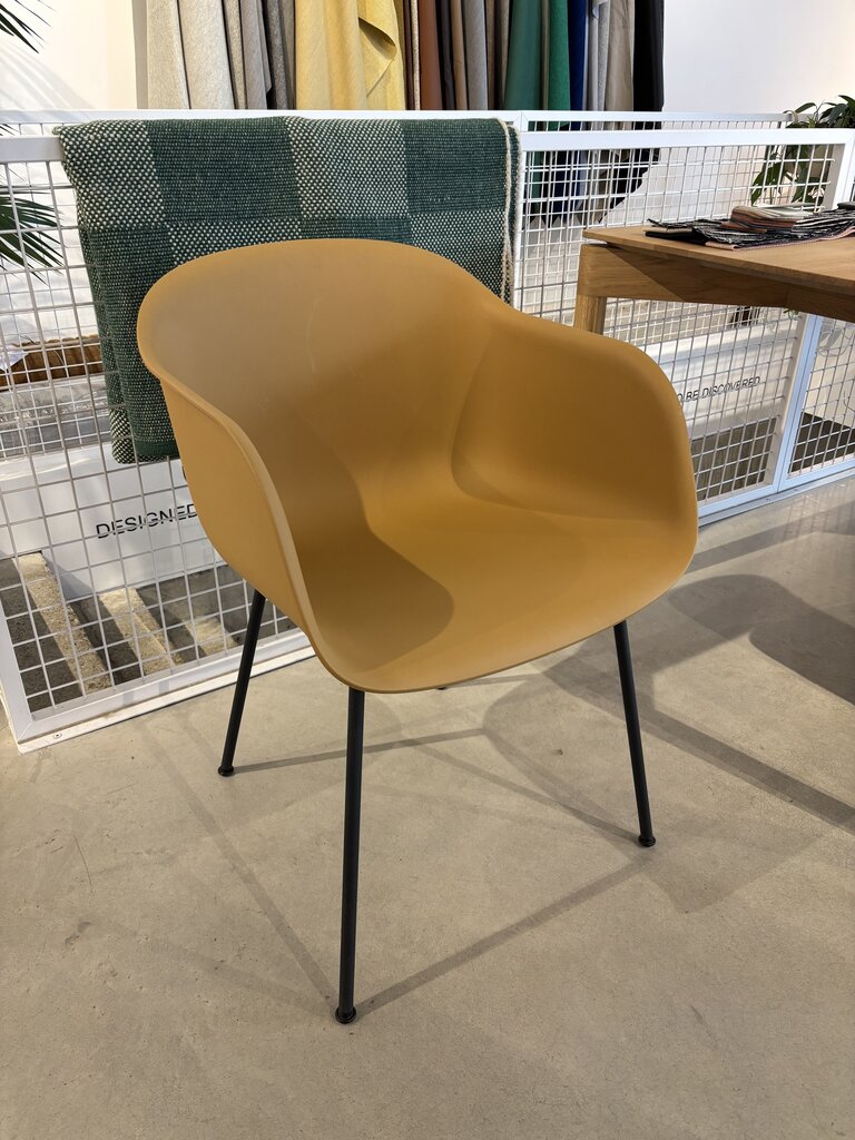 Muuto Fiber armchair - Tube base [Ex-display]
