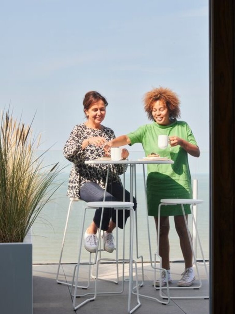 Extremis Tiki table small