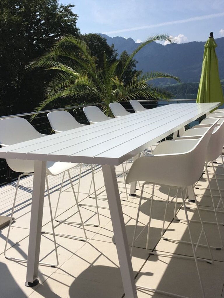 Extremis Marina high table