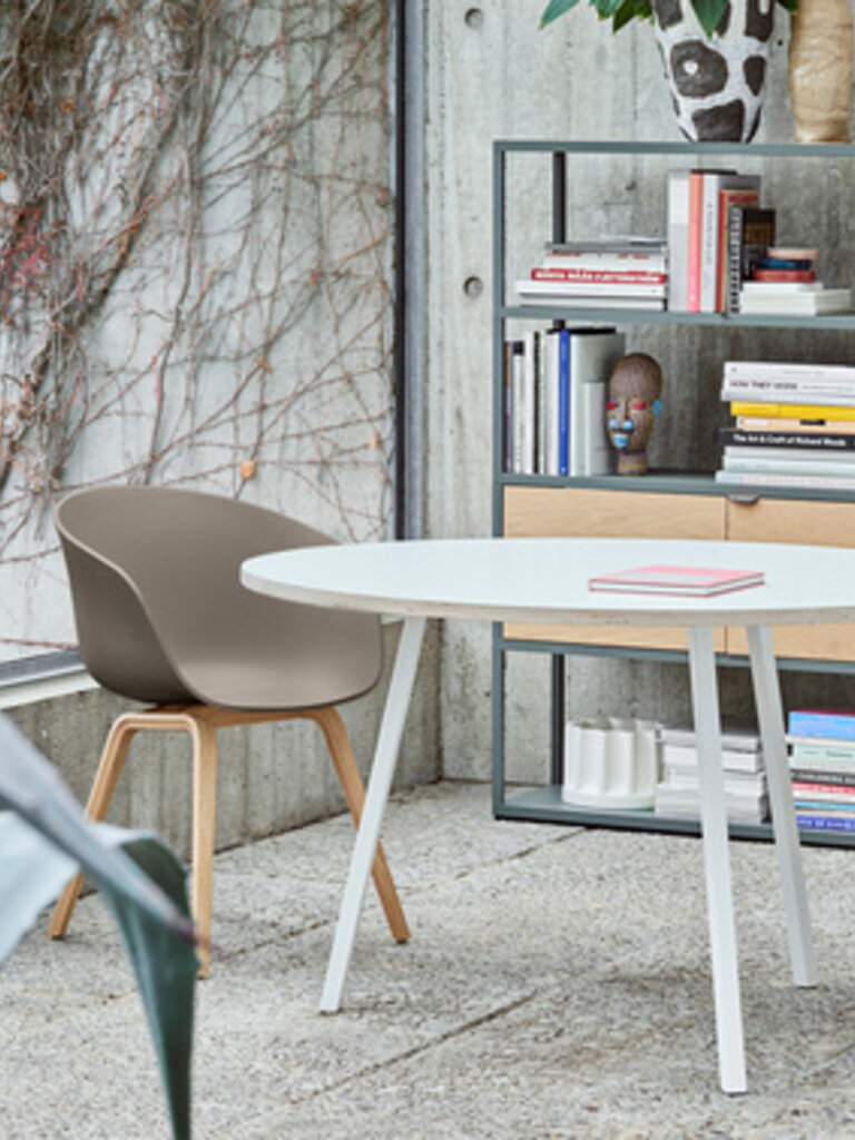 HAY Loop Stand Round Table