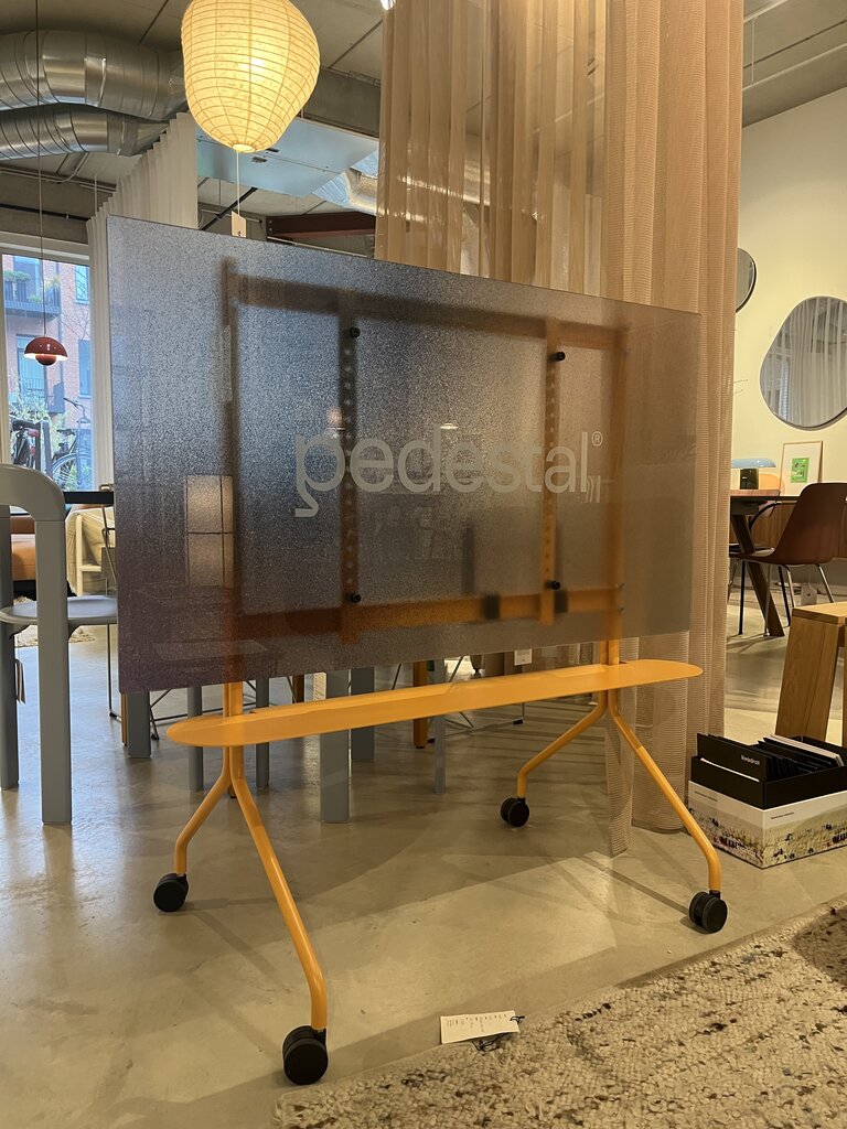 Pedestal Pedestal - Moon Rollin' + pipe shelf [Ex-display]