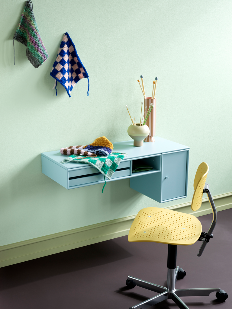 Montana BUREAU work desk