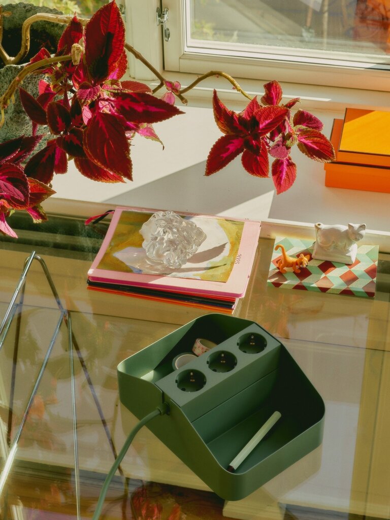 Pedestal Power Bar Tray Double