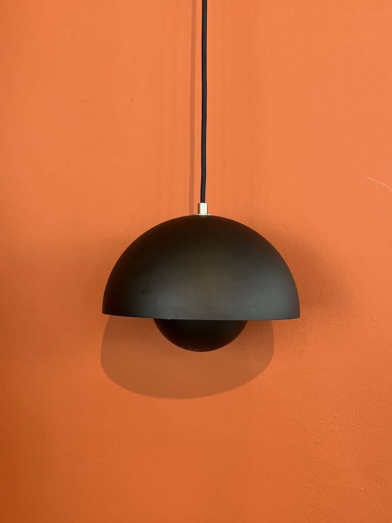 andTradition Flowerpot VP1 - Matt black [Ex-display]