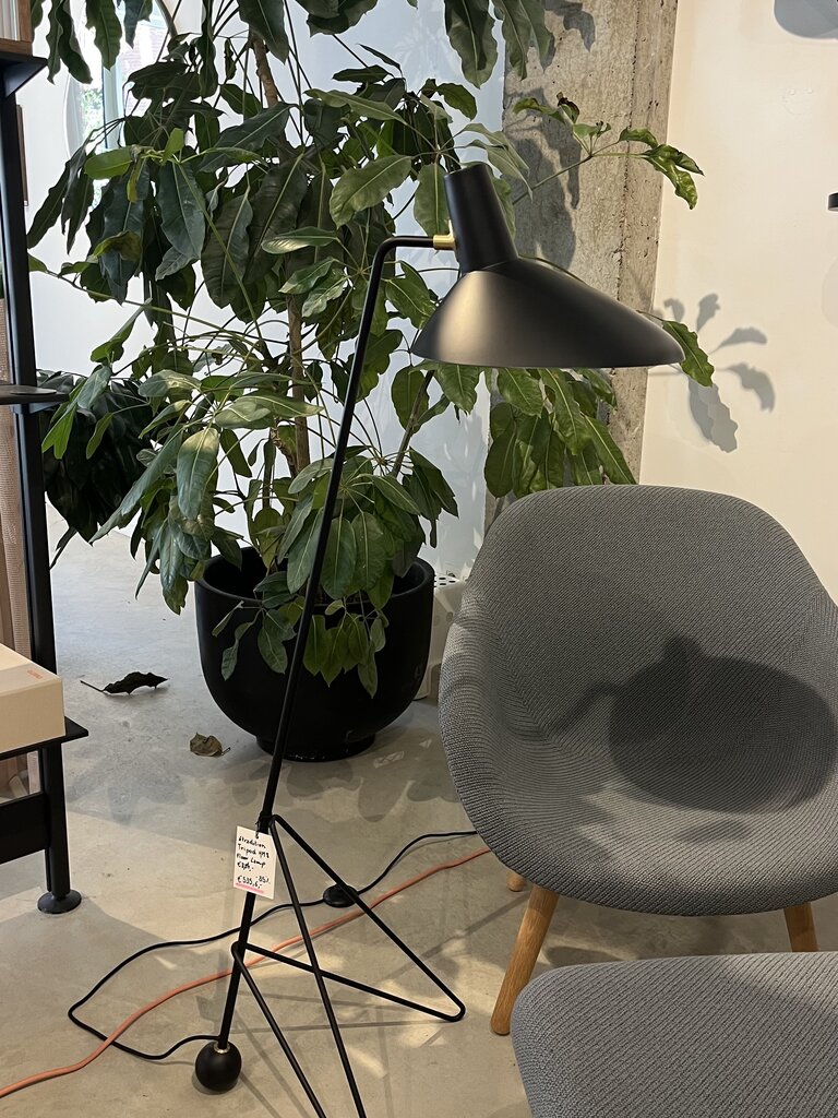 andTradition Tripod - HM8 Black [Ex-display]