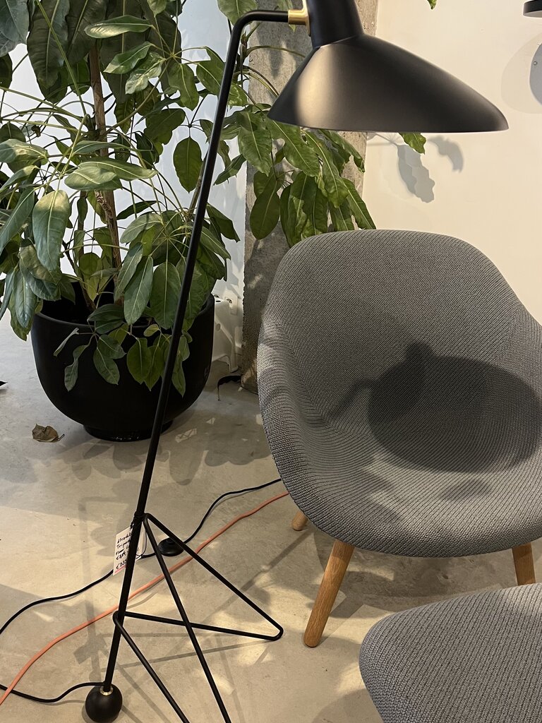 andTradition Tripod - HM8 Black [Ex-display]