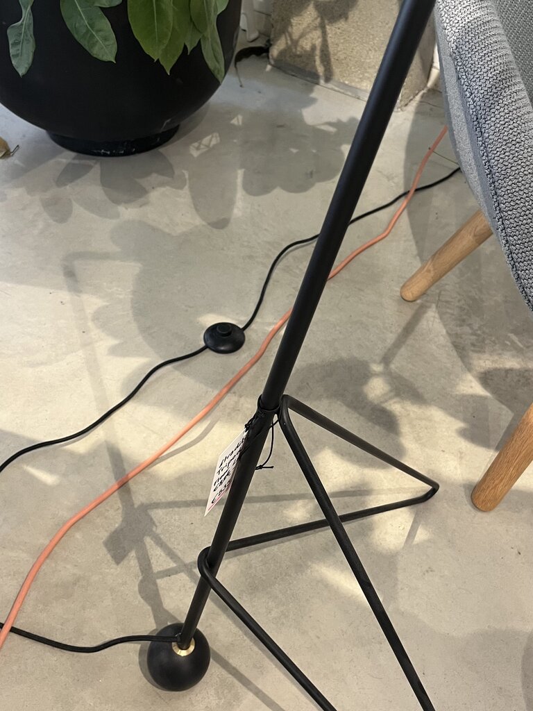 andTradition Tripod - HM8 Black [Ex-display]
