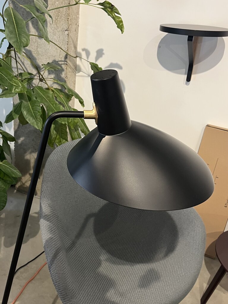 andTradition Tripod - HM8 Black [Ex-display]