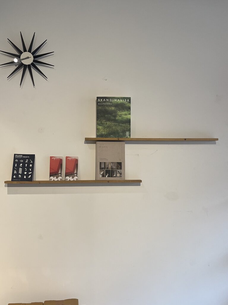 Moebe Gallery Shelf - Oak [Ex-display]