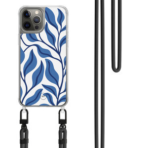 Casimoda iPhone 12 (Pro) hoesje met zwart koord - Blue leaves