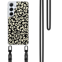 Mooie Telefoonhoesjes Samsung Galaxy A15 hoesje met zwart koord - Animal skin