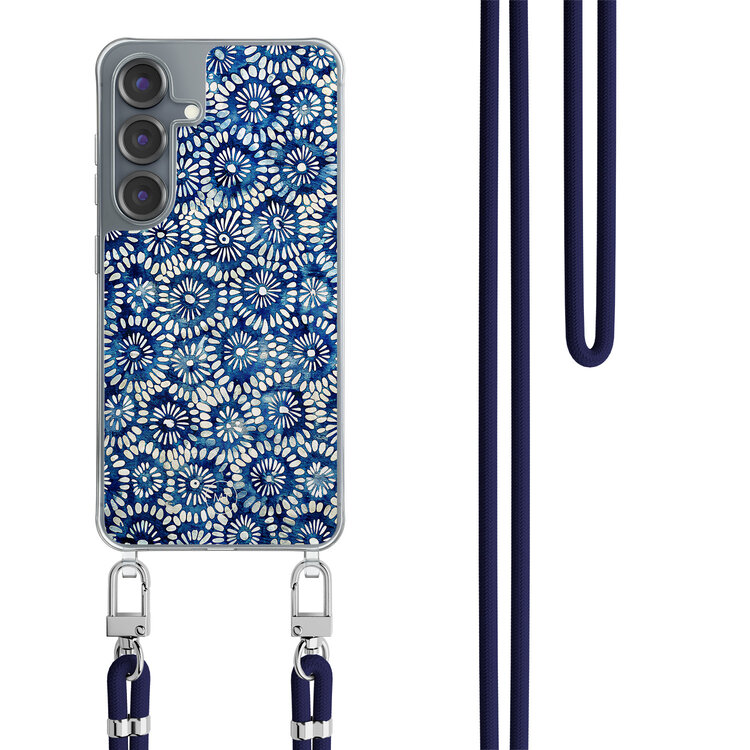 Mooie Telefoonhoesjes Samsung Galaxy S25 hoesje met donkerblauw koord - Azure daisies