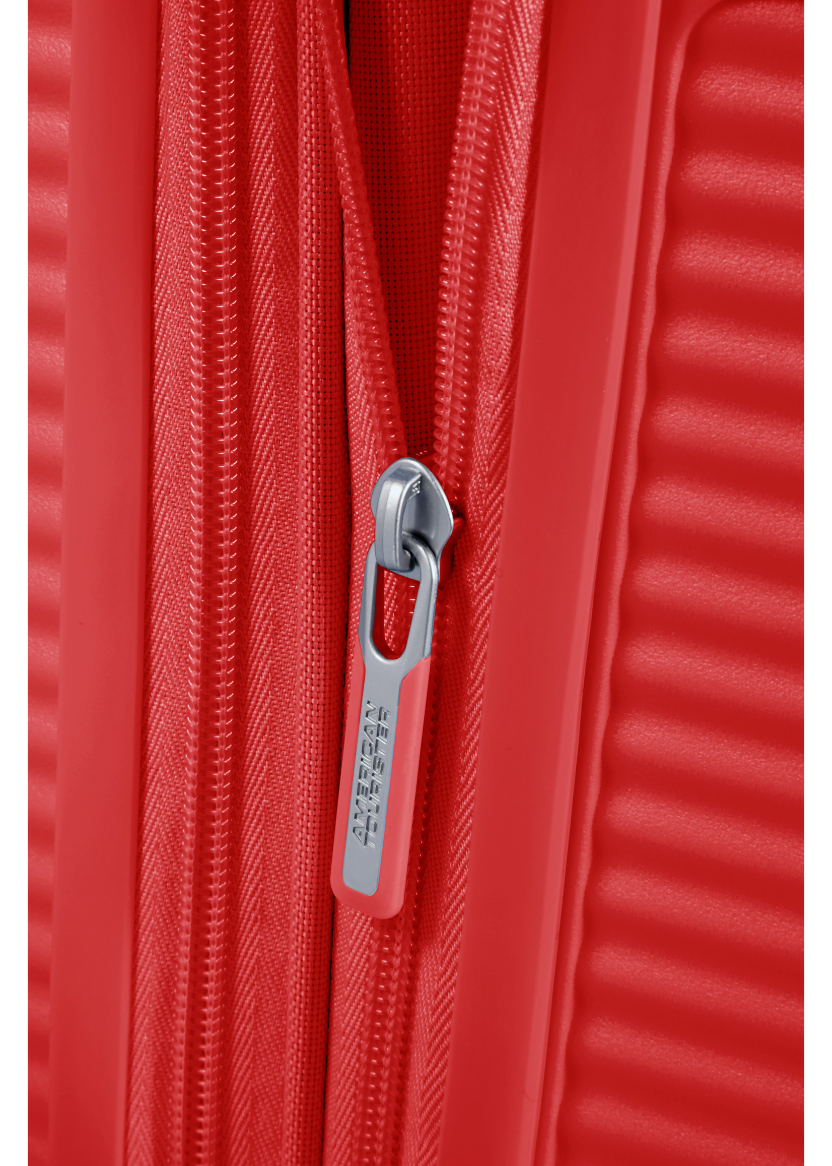 AMERICAN TOURISTER SOUNDBOX  SP 67 EXP CORAL RED