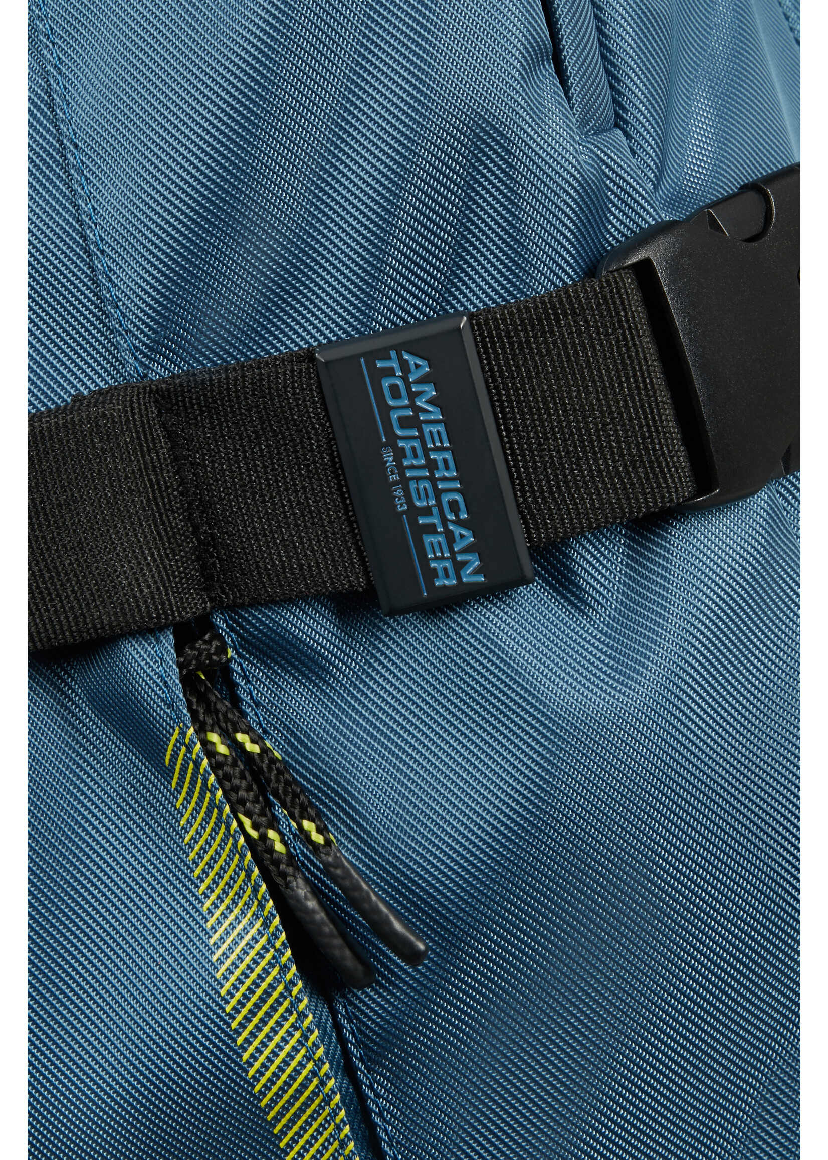 AMERICAN TOURISTER URBAN TRACK DUFFLE WHEELS L CORONET BLUE