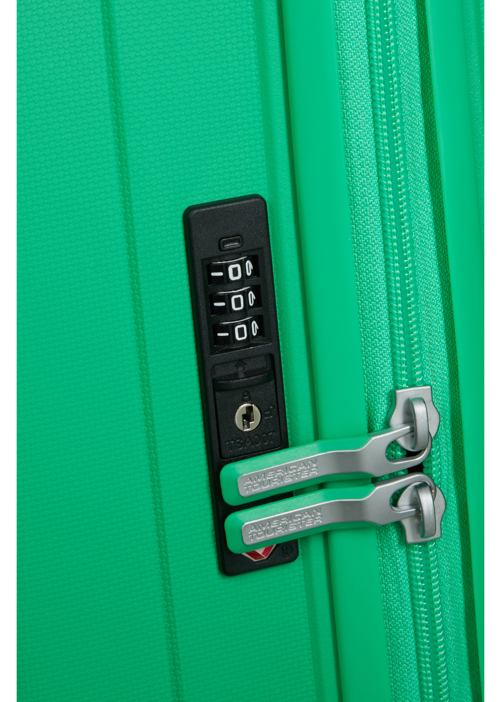 AMERICAN TOURISTER REJOY SPINNER 77 JADE GREEN