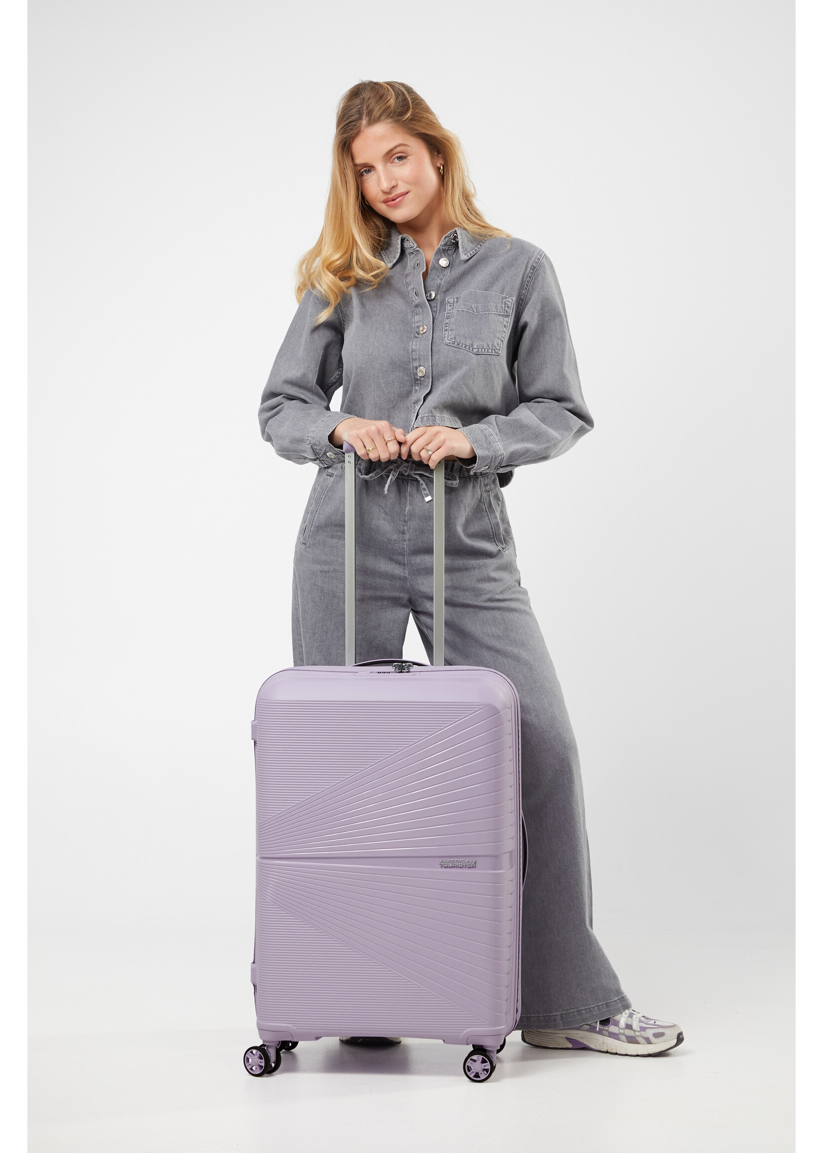 AMERICAN TOURISTER AIRCONIC SPINNER 67 STORMY LILAC