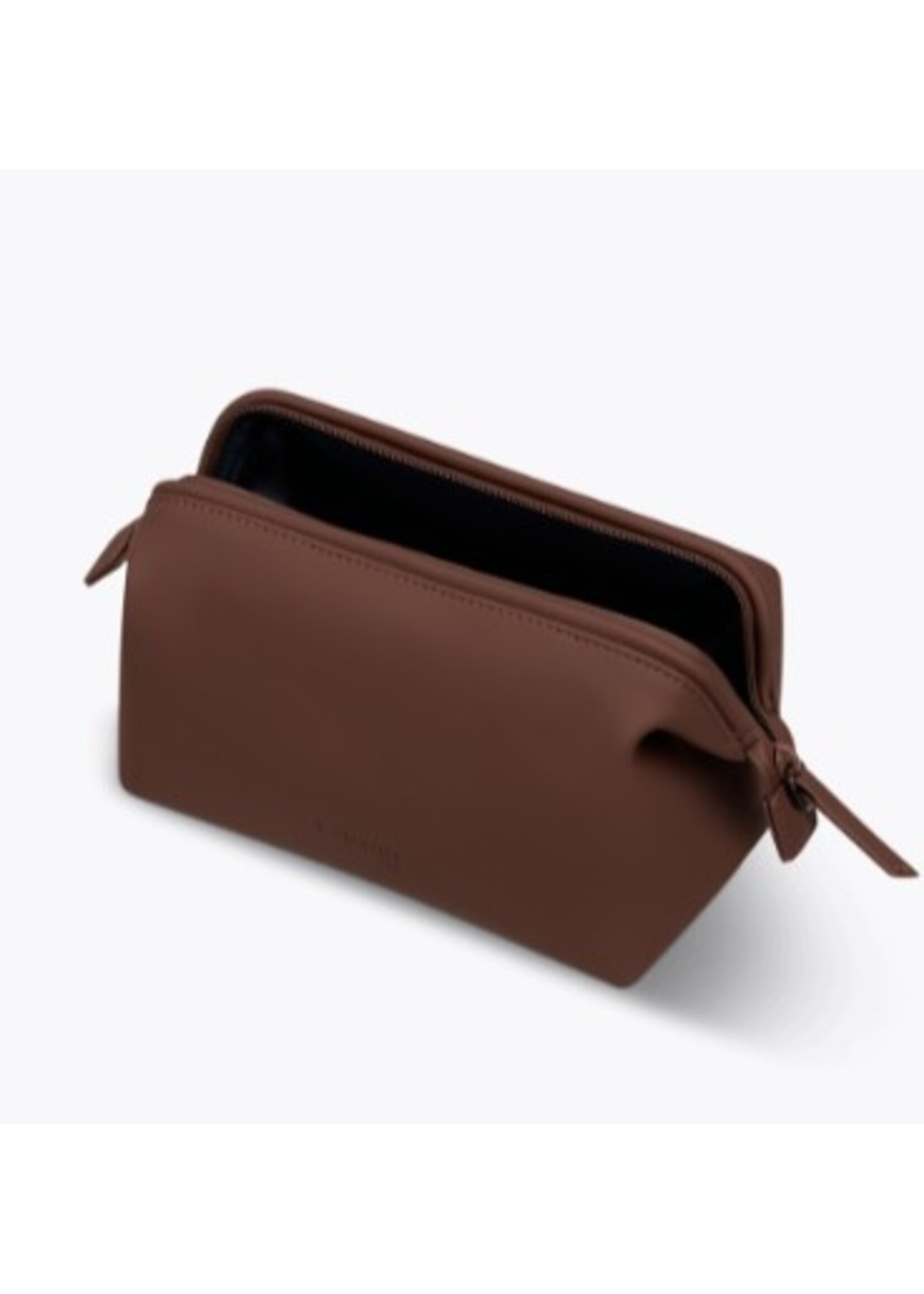 LIPAULT LOST IN BERLIN TOILETRY KIT S 2.0 SPICED MOCHA