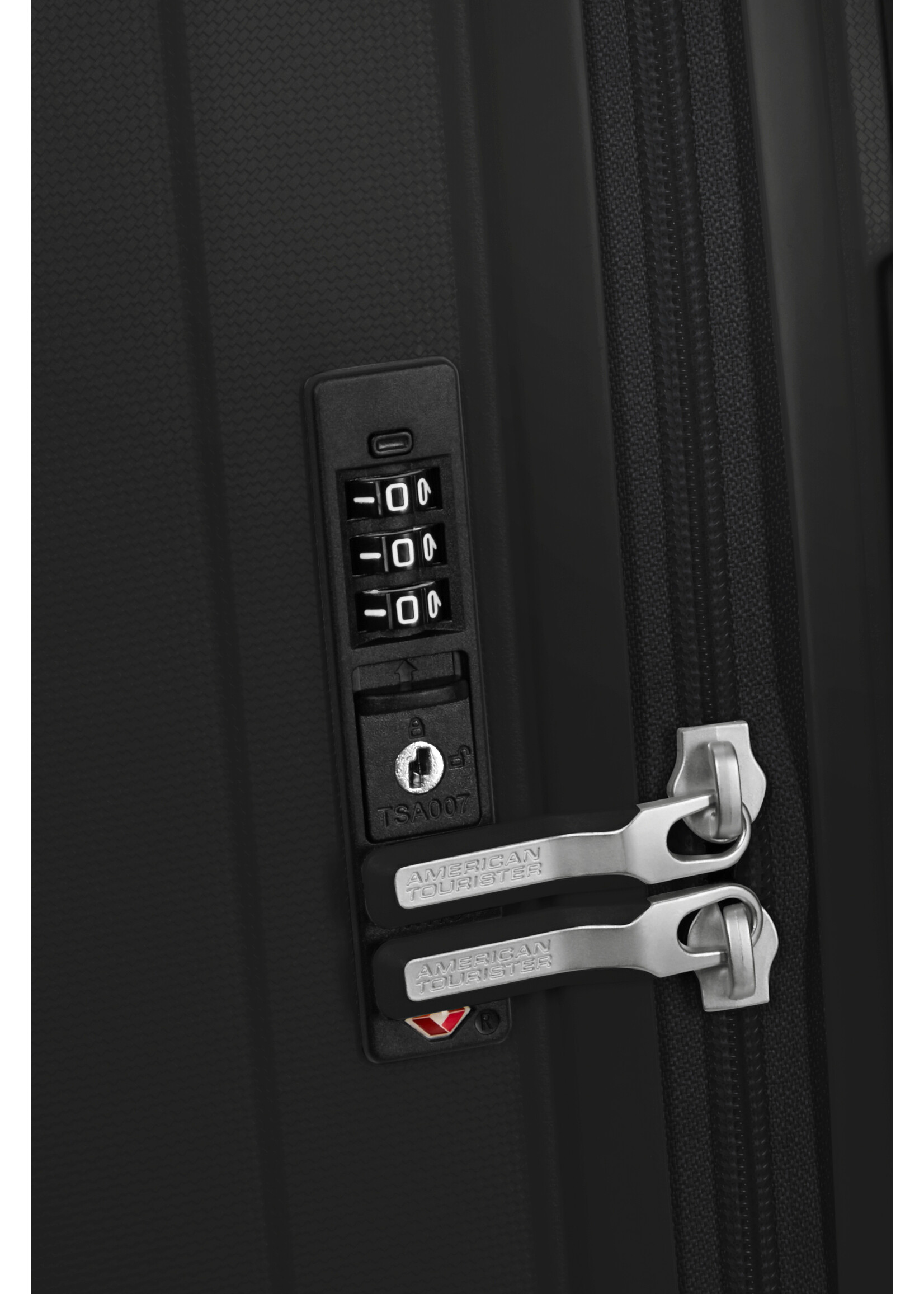 AMERICAN TOURISTER REJOY SPINNER 77 TRUE BLACK