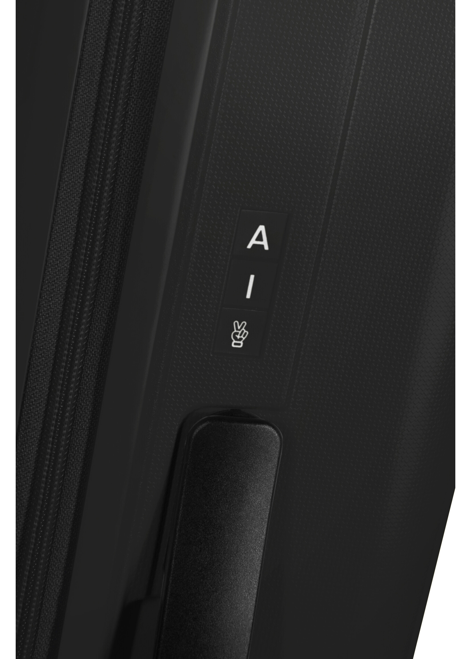 AMERICAN TOURISTER REJOY SPINNER 77 TRUE BLACK