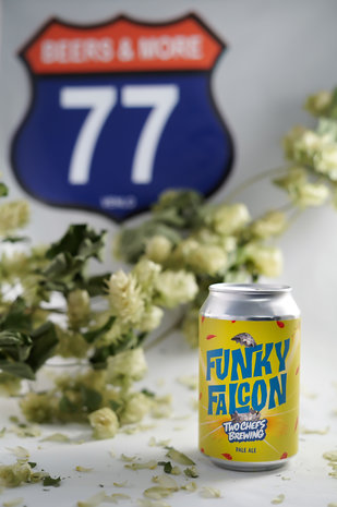 Two Chefs Brewing Two Chefs Brewing Funky Falcon Pale Ale Blik 33cl 5.2% Two Chefs Brewing Two Chefs Brewing Funky Falcon Pale Ale Blik 33cl 5.2%