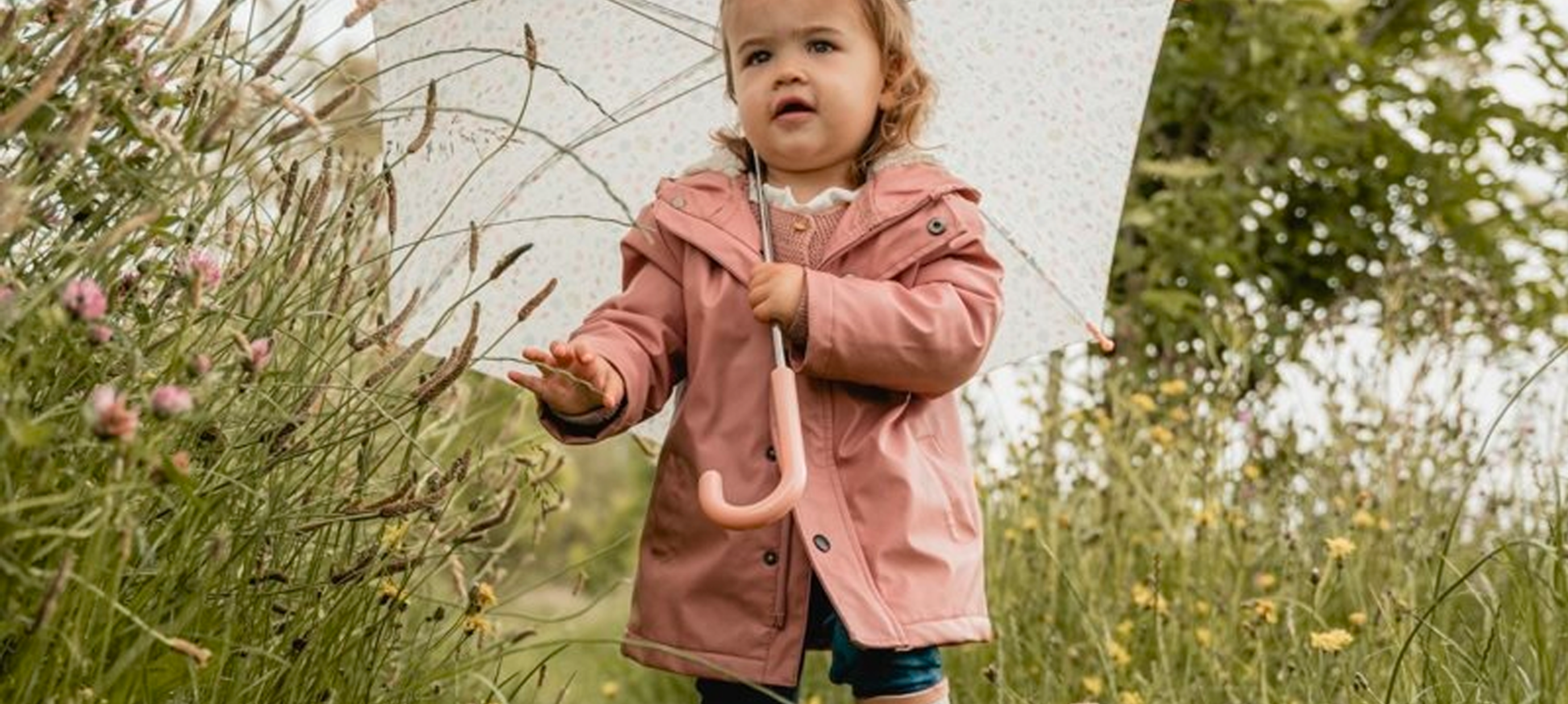Kleurrijk droog blijven met met trendy paraplu's voor kids