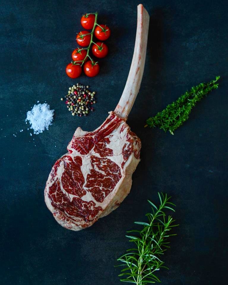 Wagyu tomahawk steak