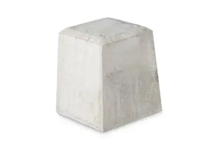 Betonpoer 21x21 en 28cm hoog (één rechte kant)