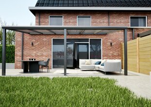 Terrasoverkapping antraciet 610cm breed x 250cm diep met helder polycarbonaat dak