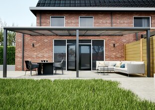 Terrasoverkapping antraciet 710cm breed x 300cm diep met helder polycarbonaat dak