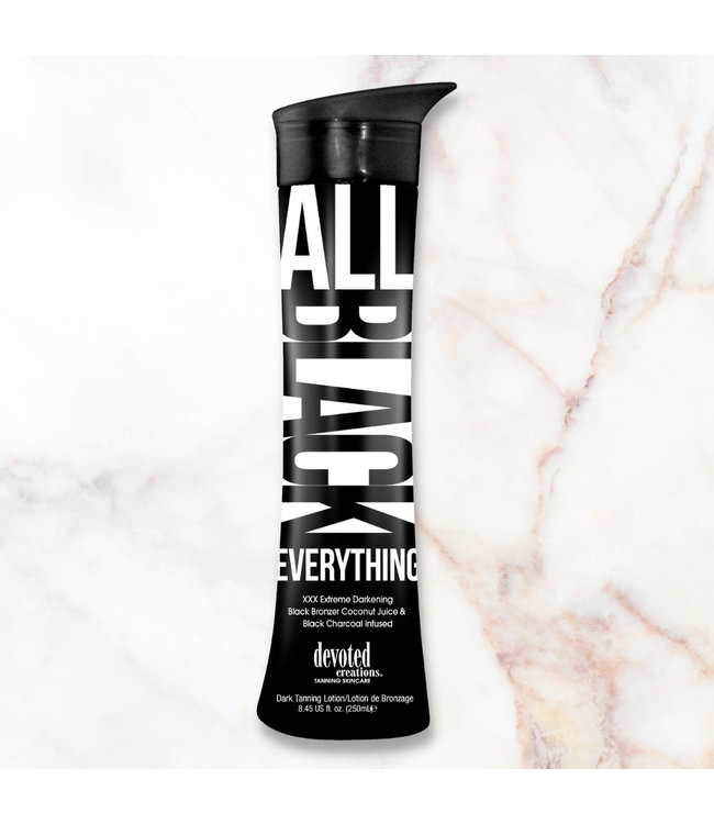 Devoted Creations All black everything zonnebankcrème