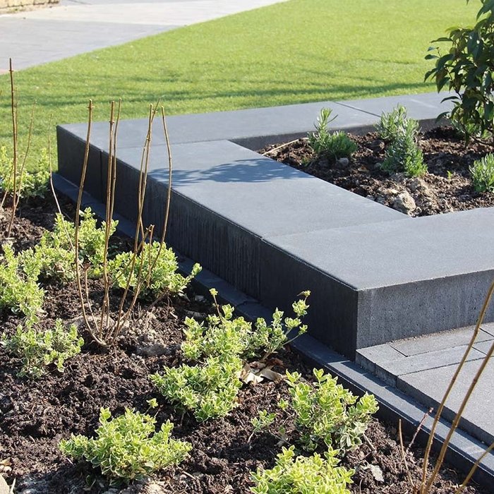 Traptrede massief 18x40x100cm zwart