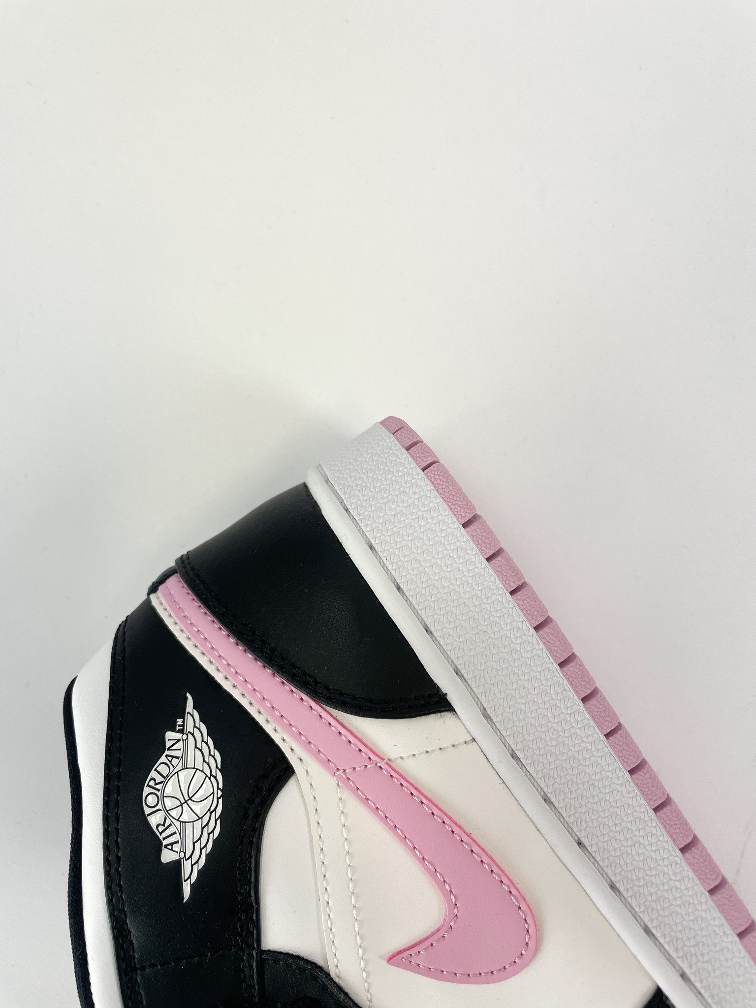 Nike Air Jordan 1 Mid White Light Arctic Pink