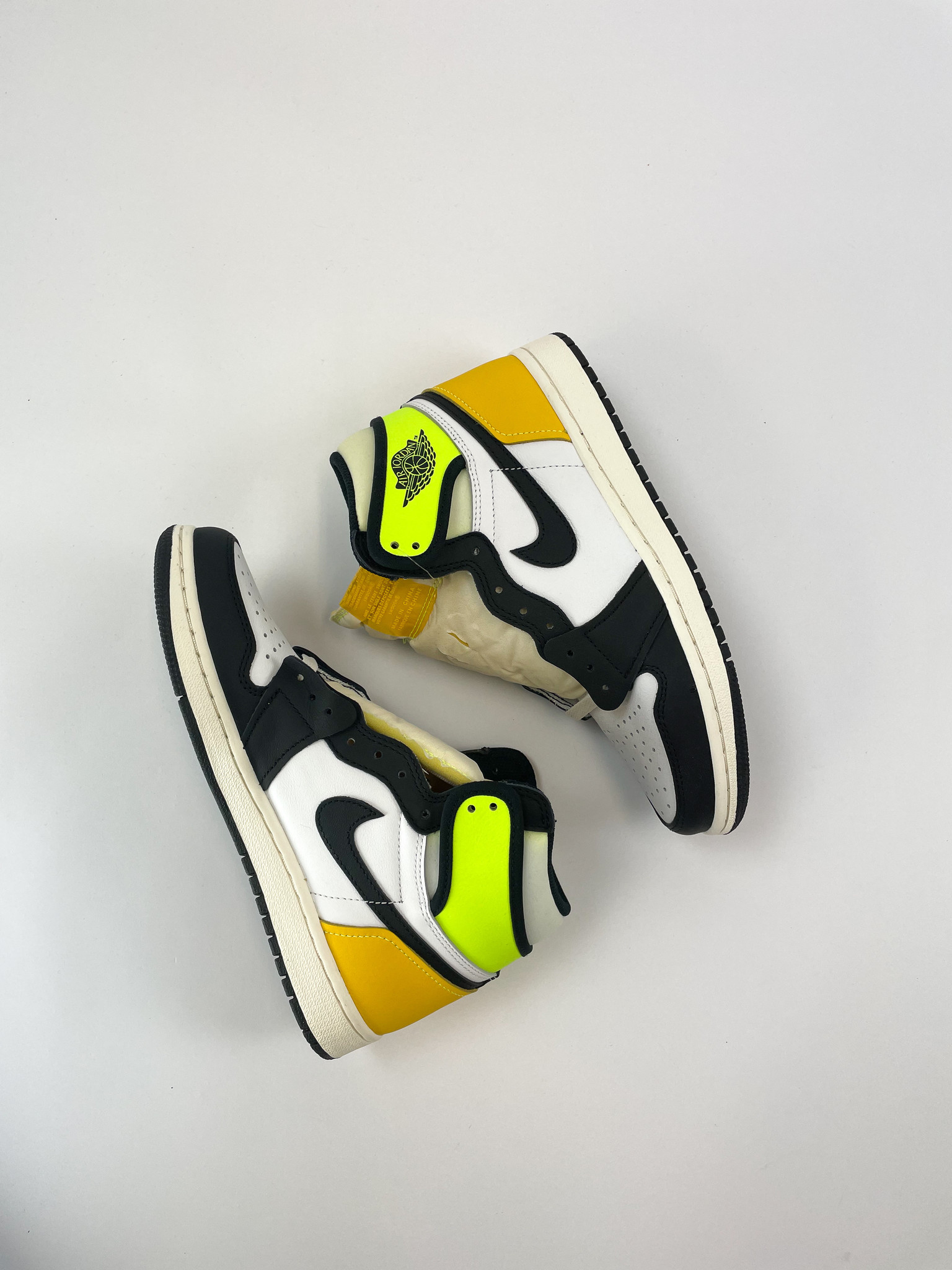 Nike Jordan 1 Retro High White Black Volt University Gold
