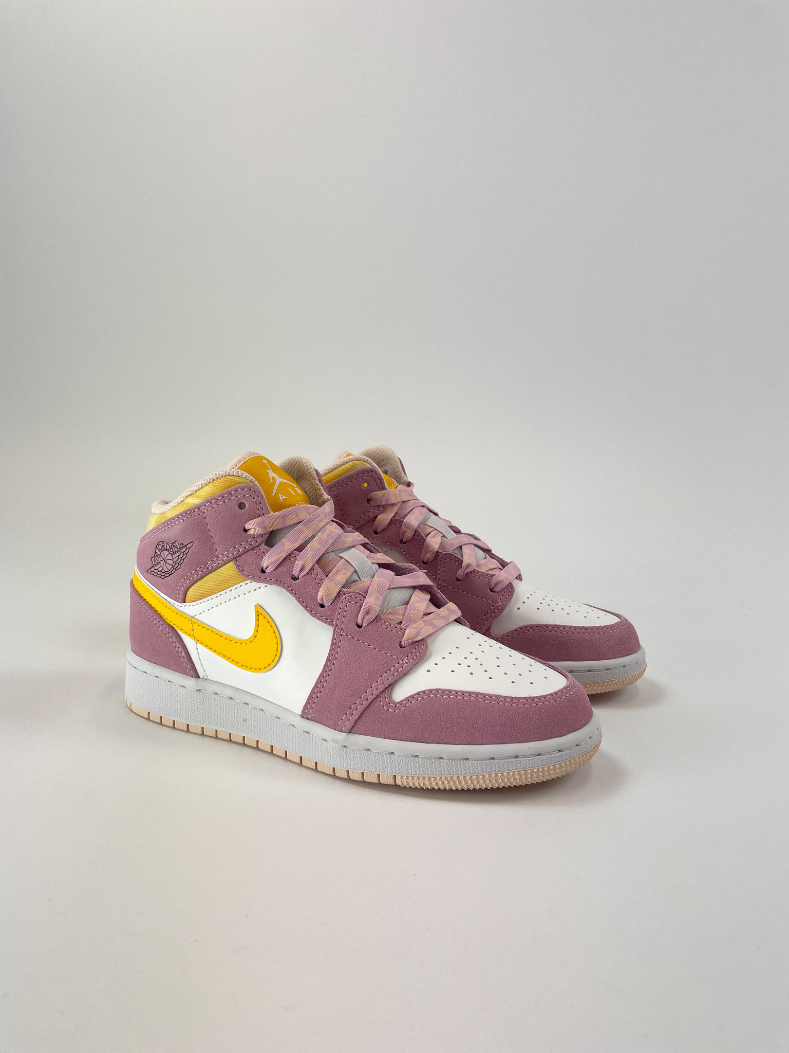 Nike Jordan 1 Mid SE Arctic Pink