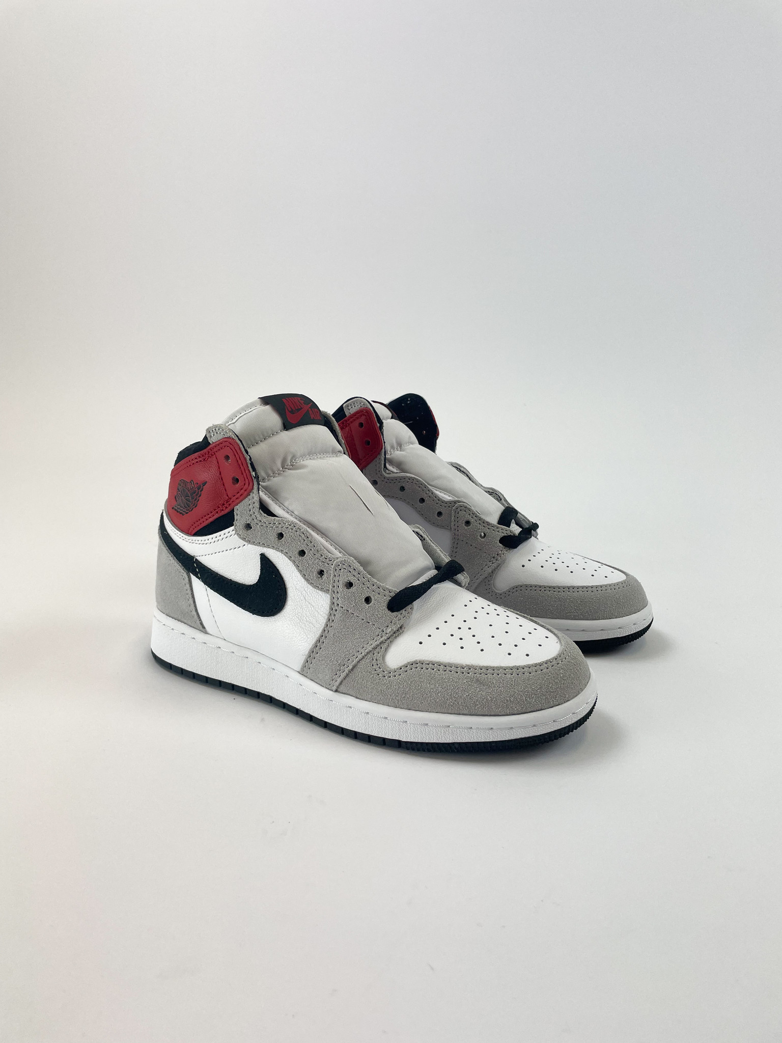 Nike Jordan 1 Retro High Light Smoke Grey