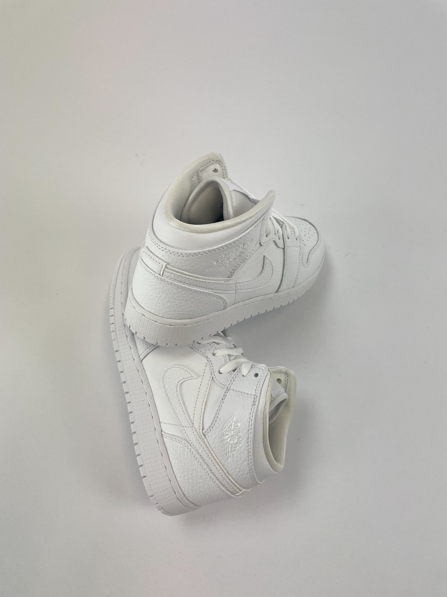 Nike Air Jordan 1 Mid Triple White