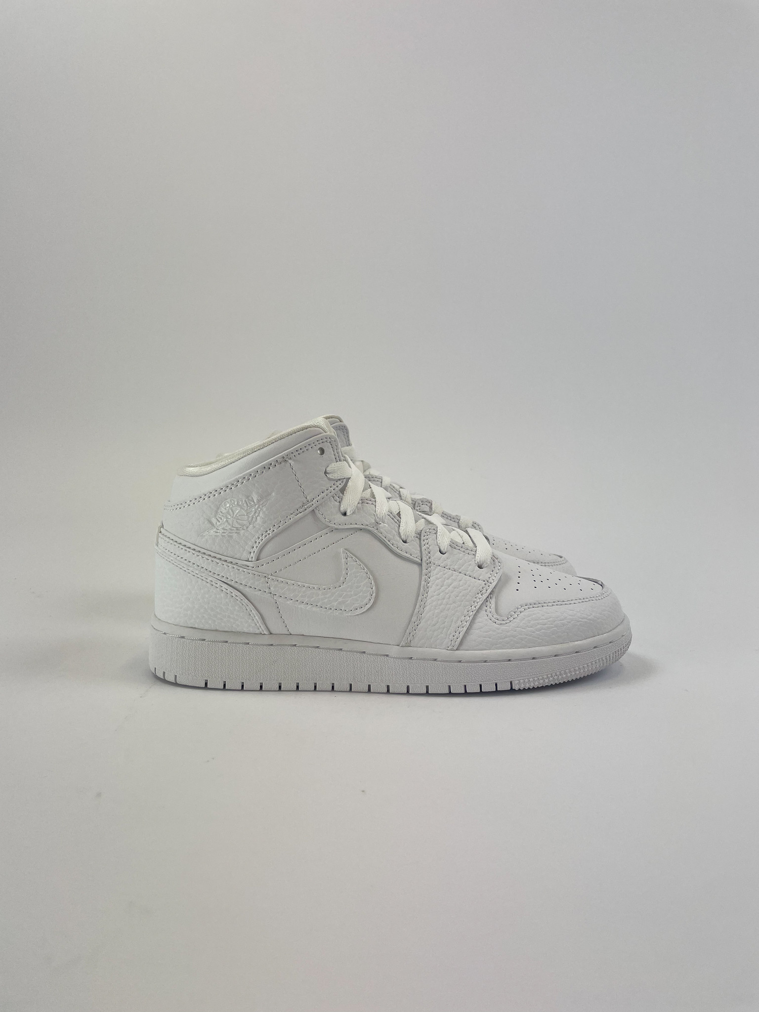 Nike Air Jordan 1 Mid Triple White