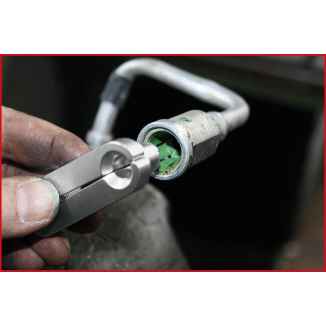 KS Tools Release tool for removing the outlet hose of the air compressor - 460.5666