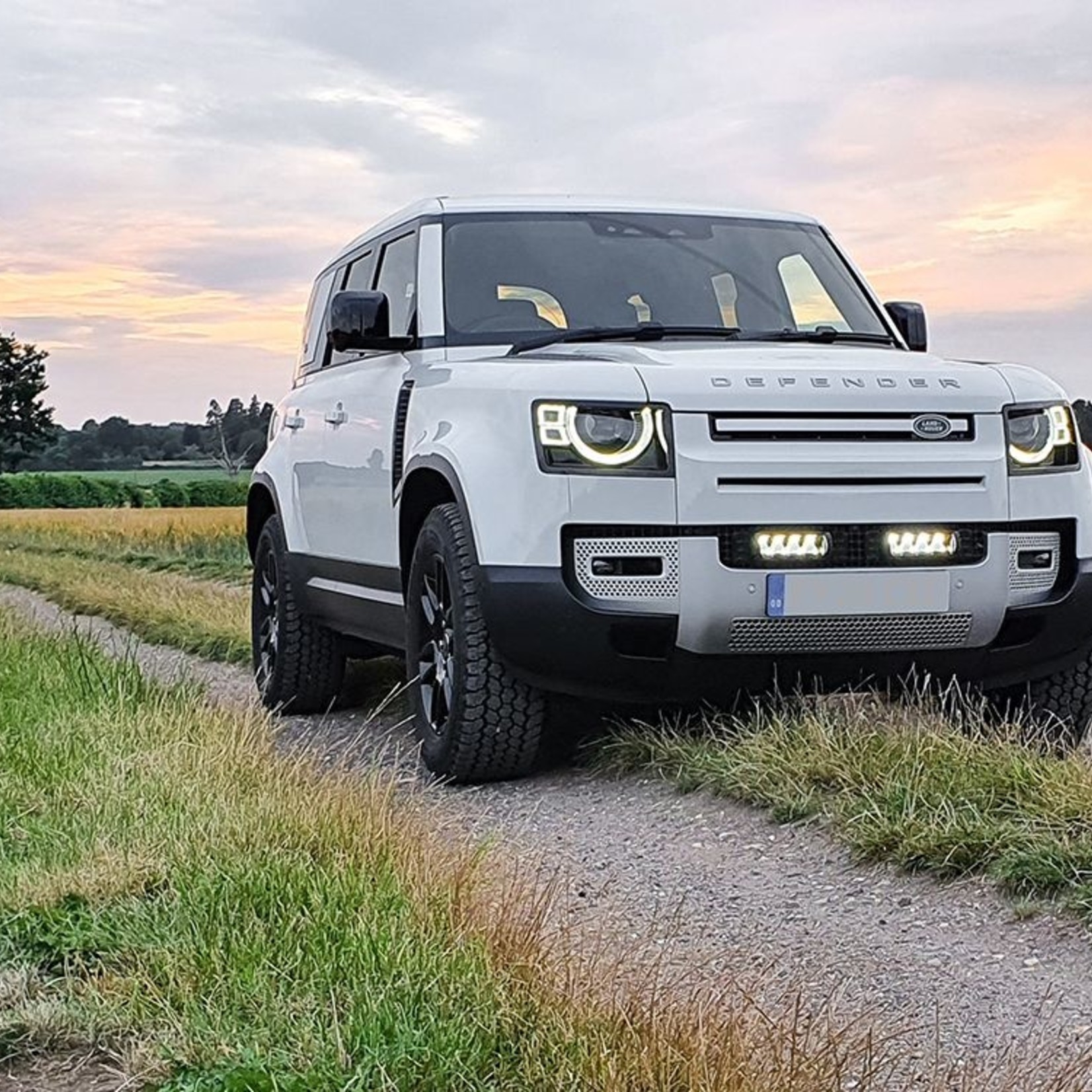 Lazer Lamps Land Rover Defender (2020+) - Grille Mount Kit (includes: 2x Triple-R 750 Elite (Gen2), 1x Grille Mount Brackets, 1x 2L-LP-120)