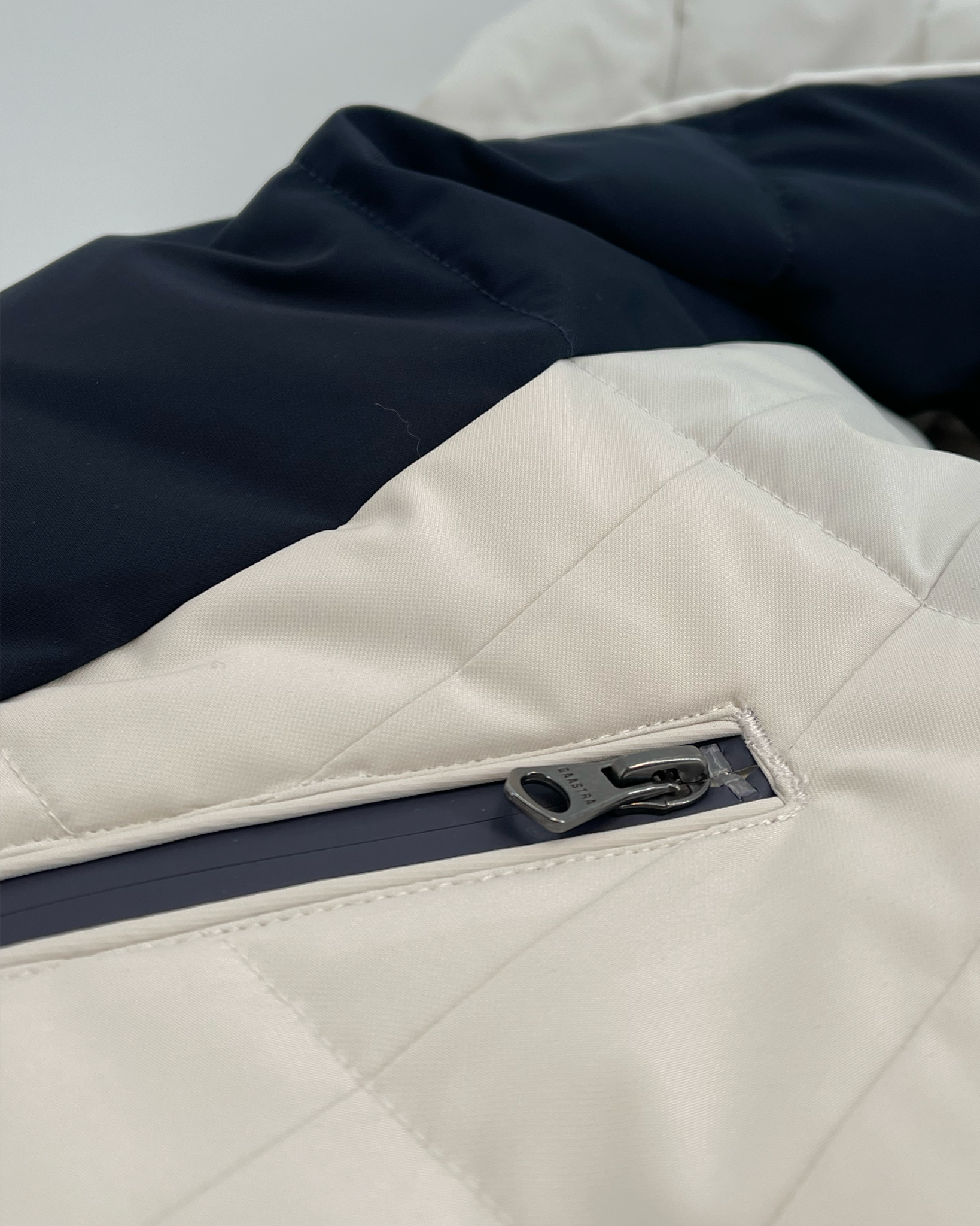 Le manteau Orion anti-duvet