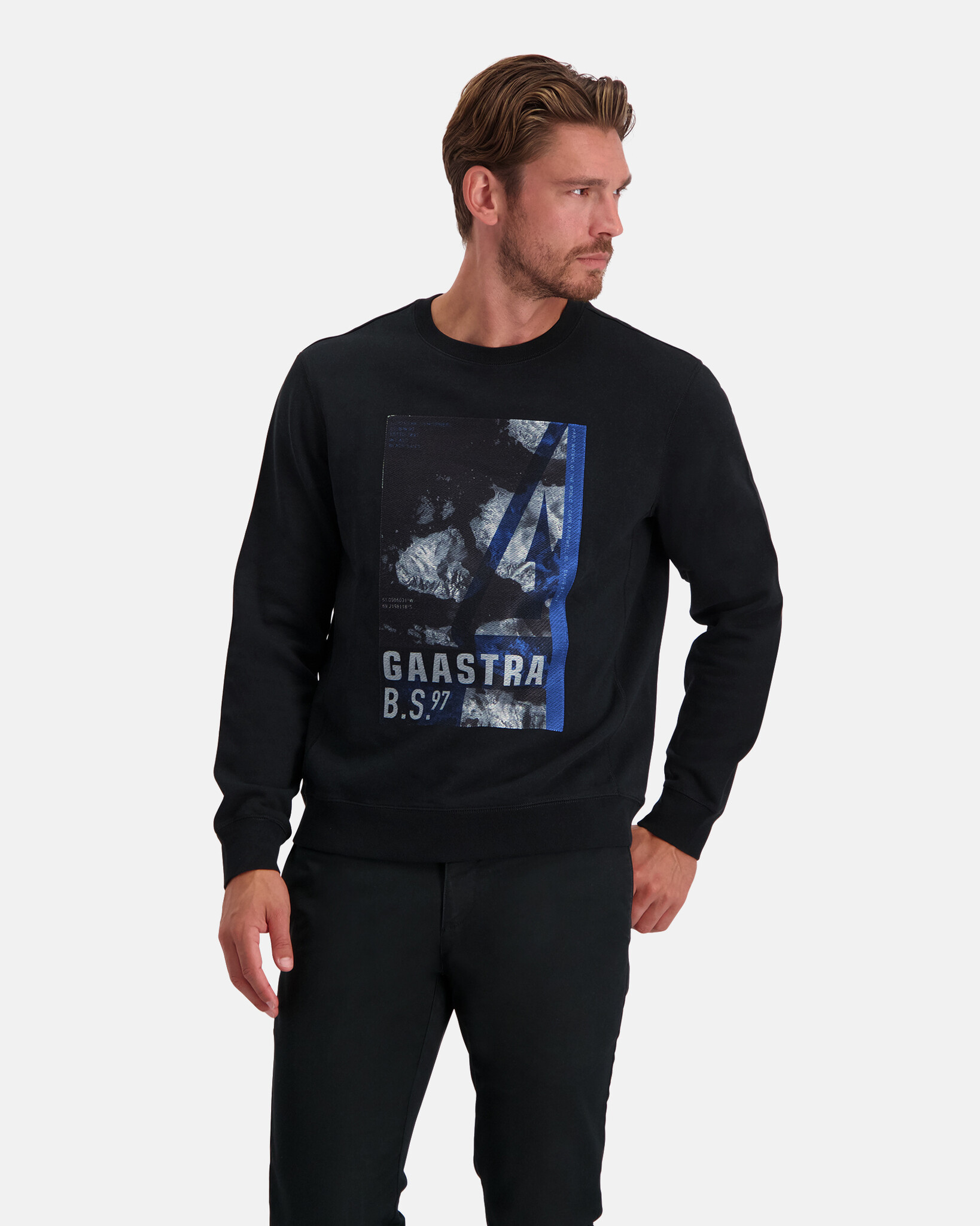 Round neck sweater with exclusive themed graphics