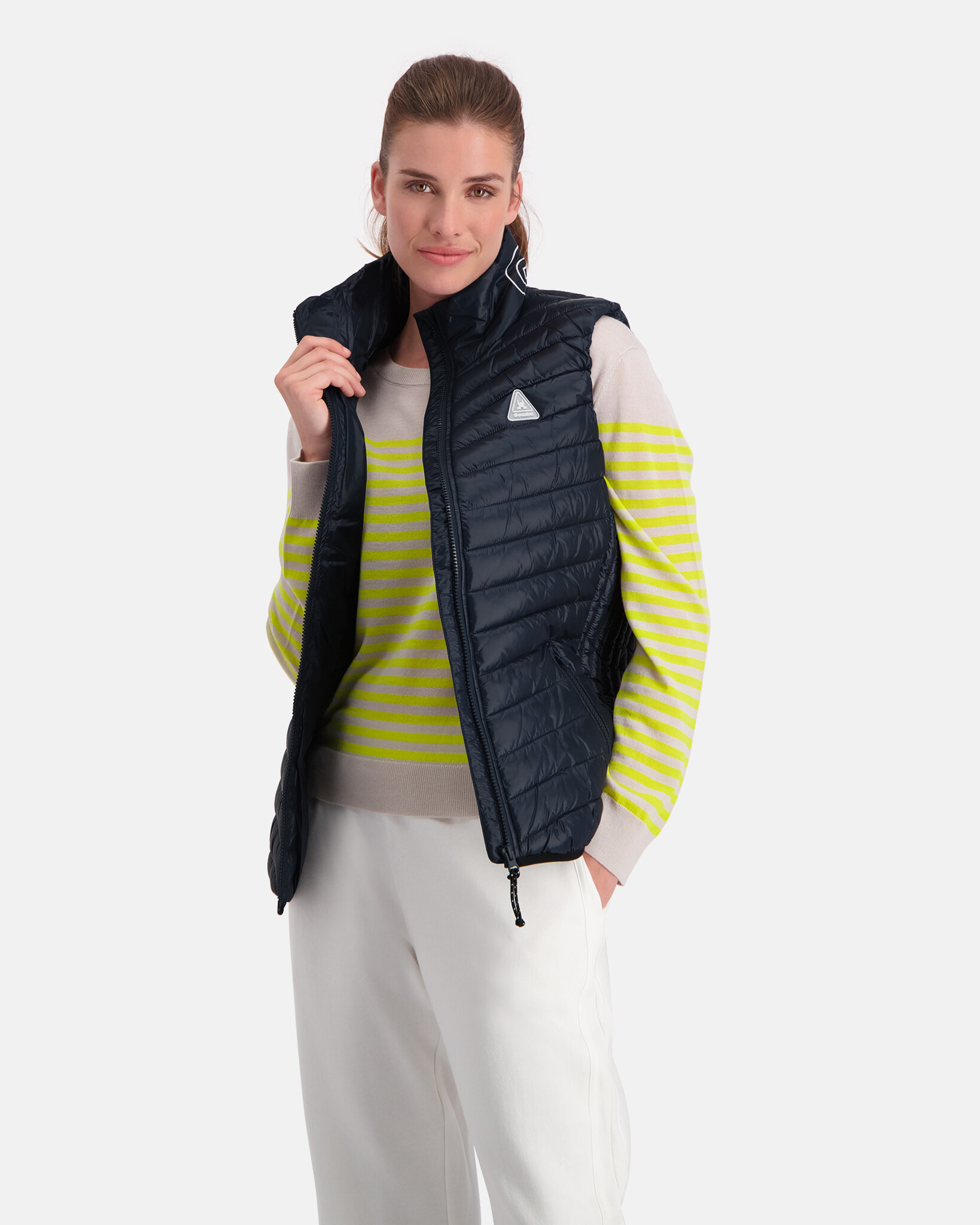 Lightweight, water repellent bodywarmer with 100% recycled fabric and REPREVE®  filling