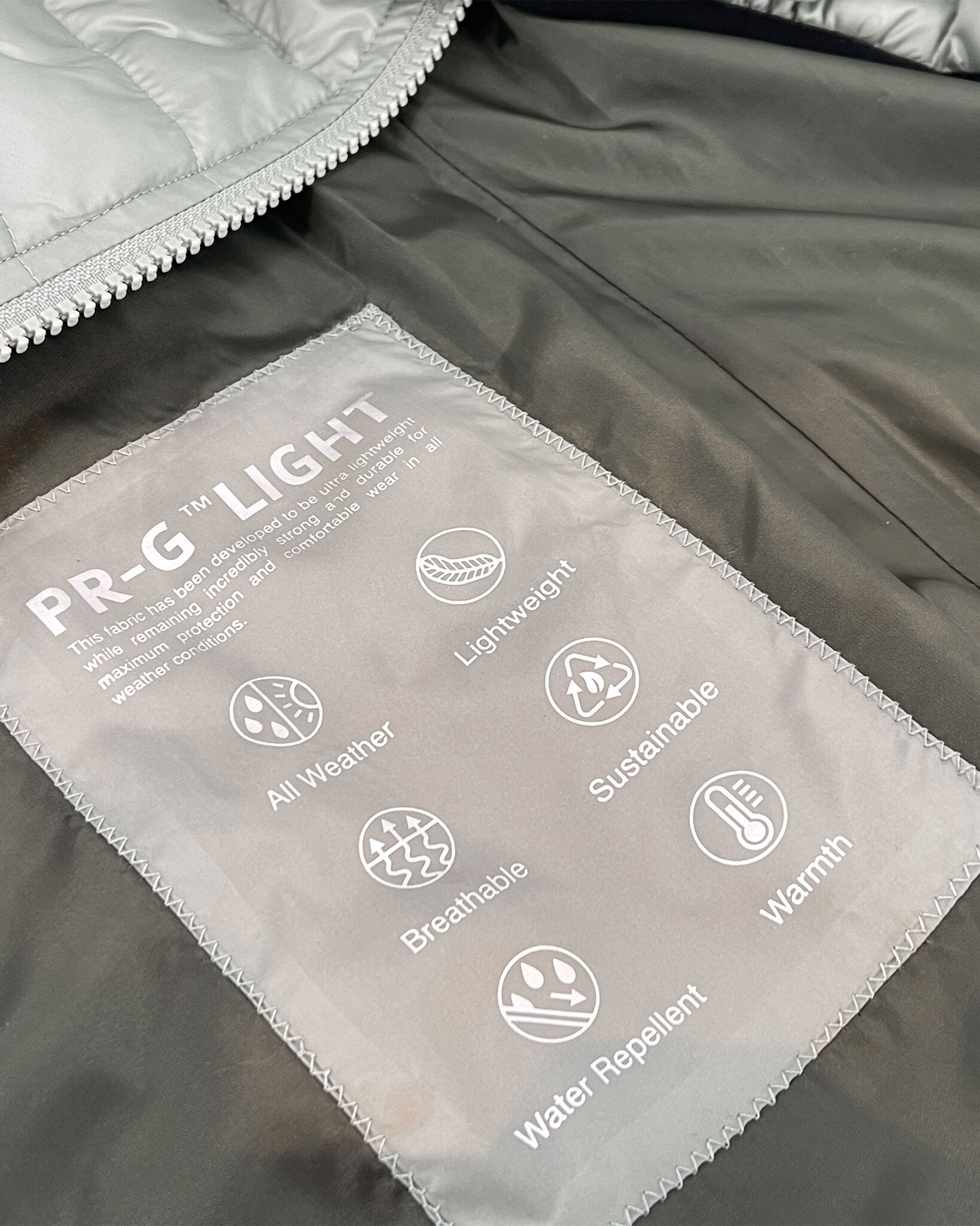 Heren lichtgewicht waterafstotende bodywarmer van 100% duurzaam materiaal en REPREVE® voering