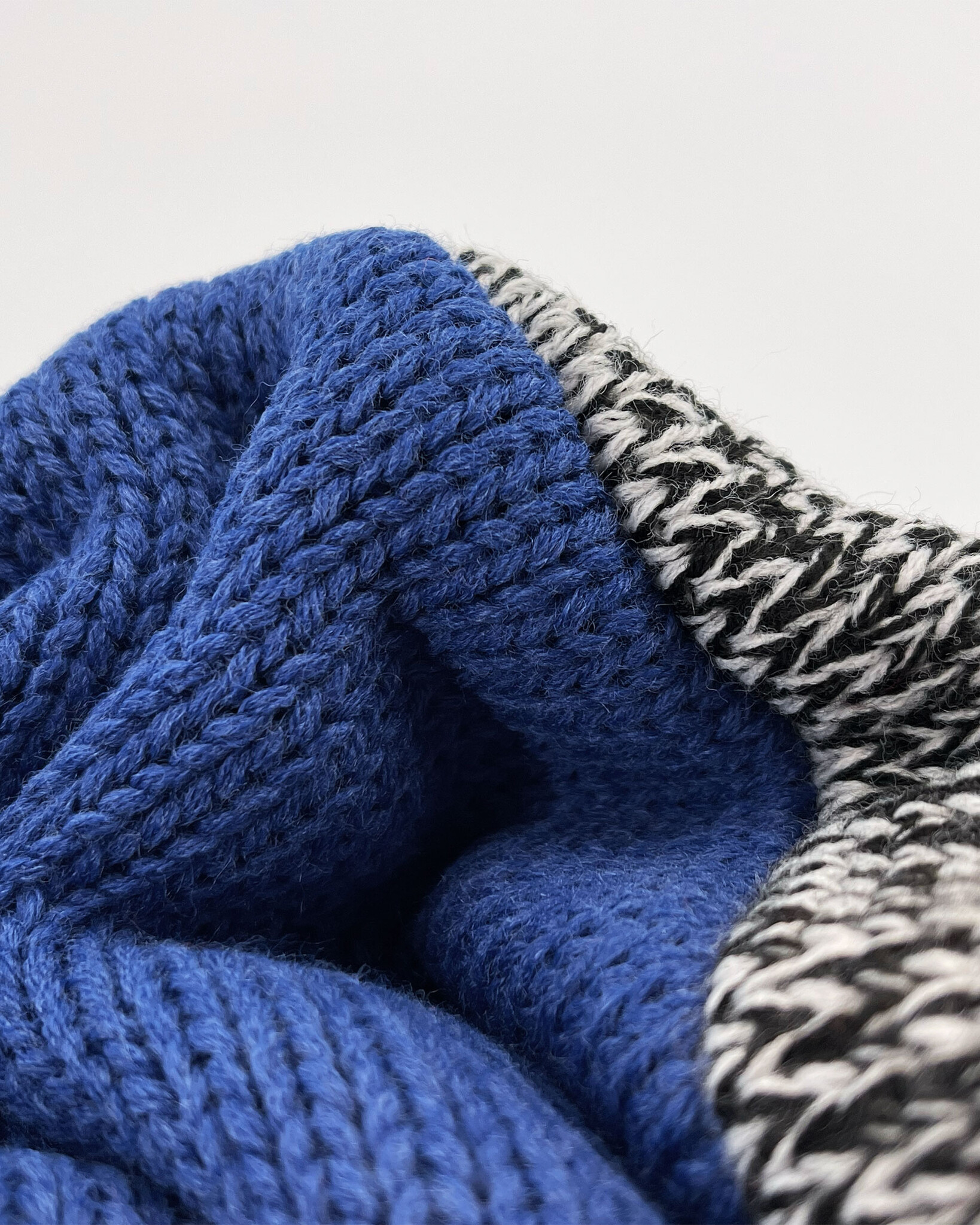 Heavy knitted infinity scarf made from sustainable Polylana® fiber mix