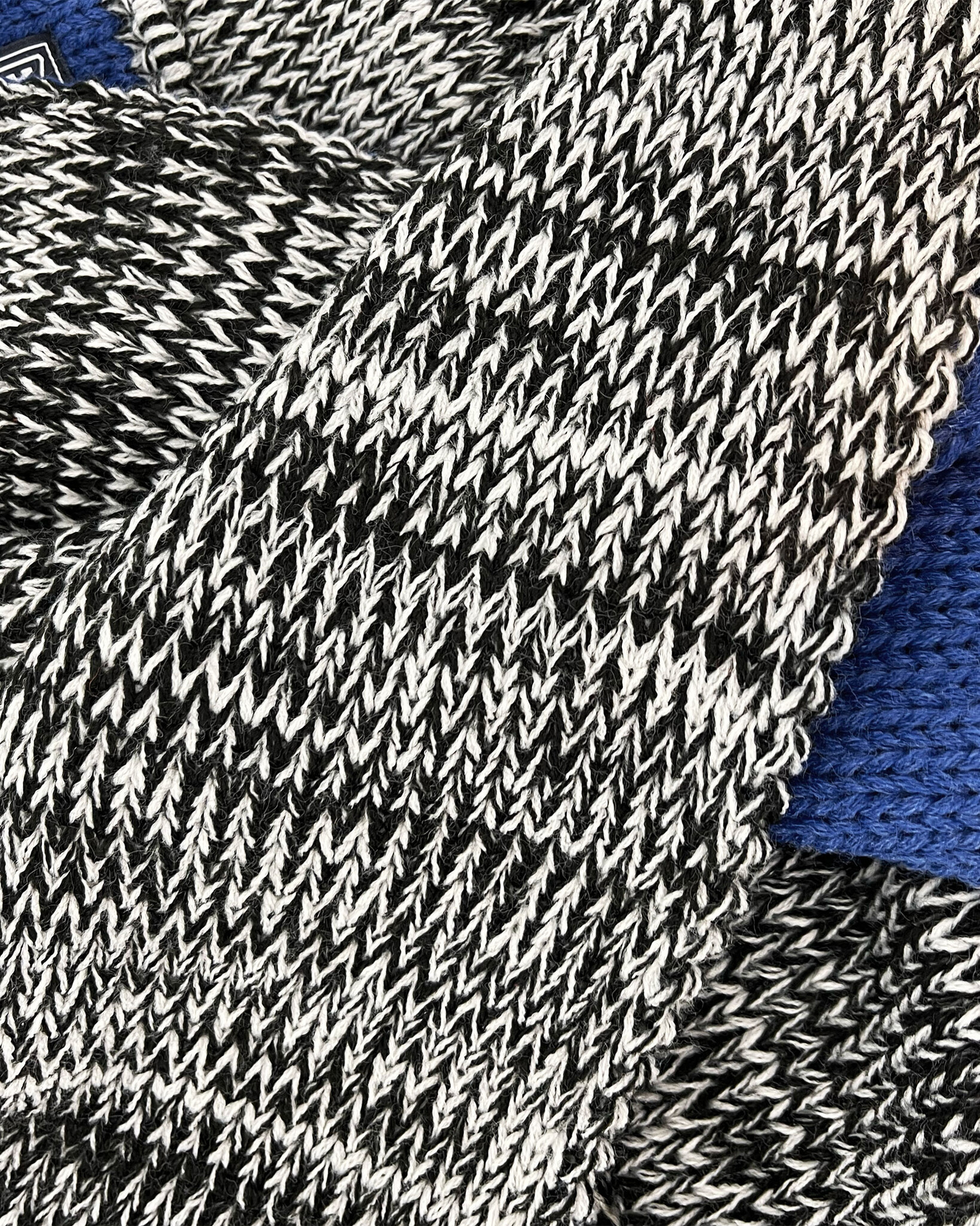 Gebreide infinity sjaal van duurzaam Polylana® fiber mix