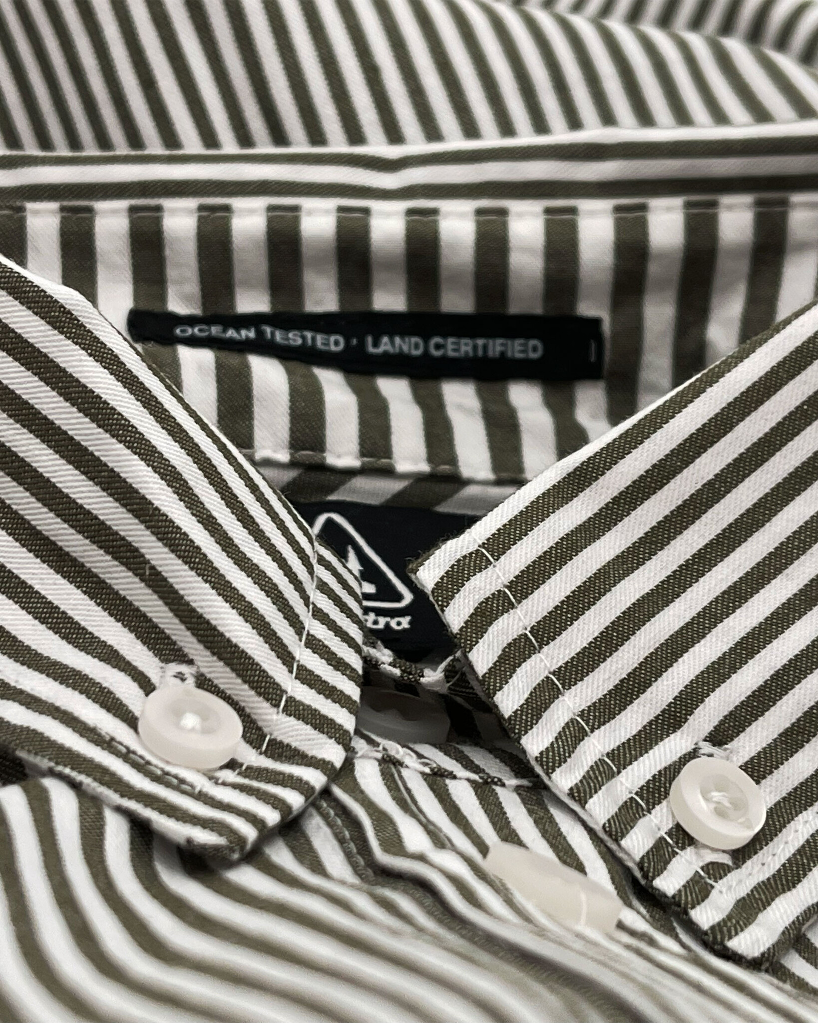 Regular fit 100% cotton, stripe shirt with textured artwork
