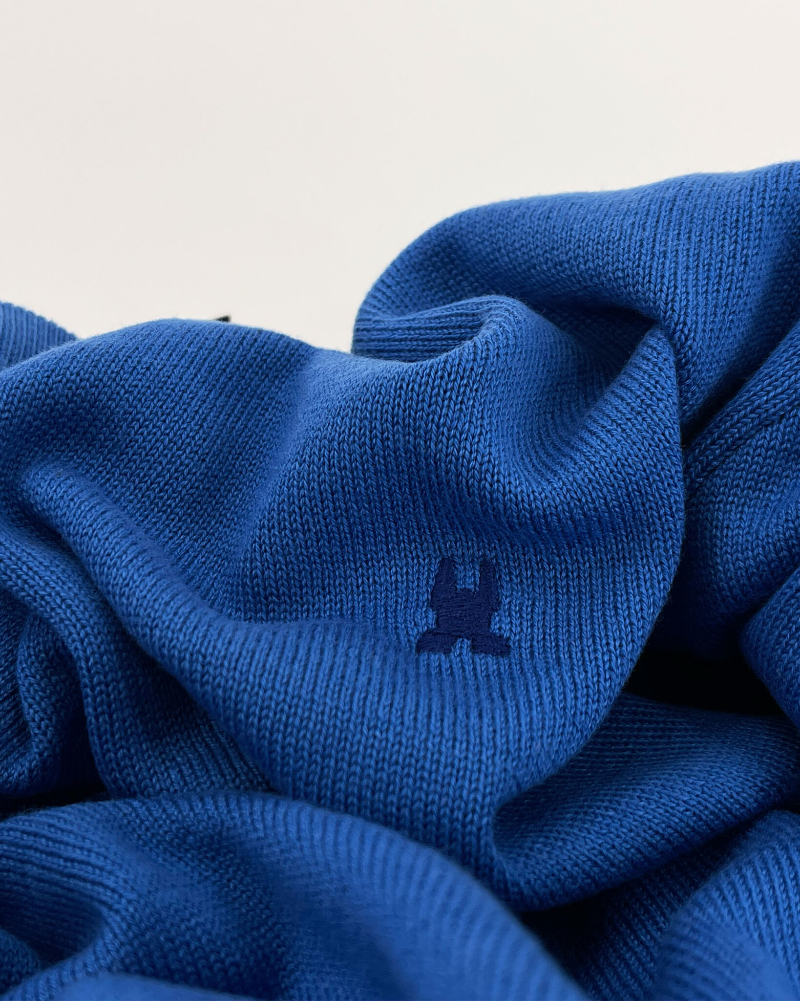 Rundhalspullover aus Seide-Baumwolle mischung mit Logo auf der Brust