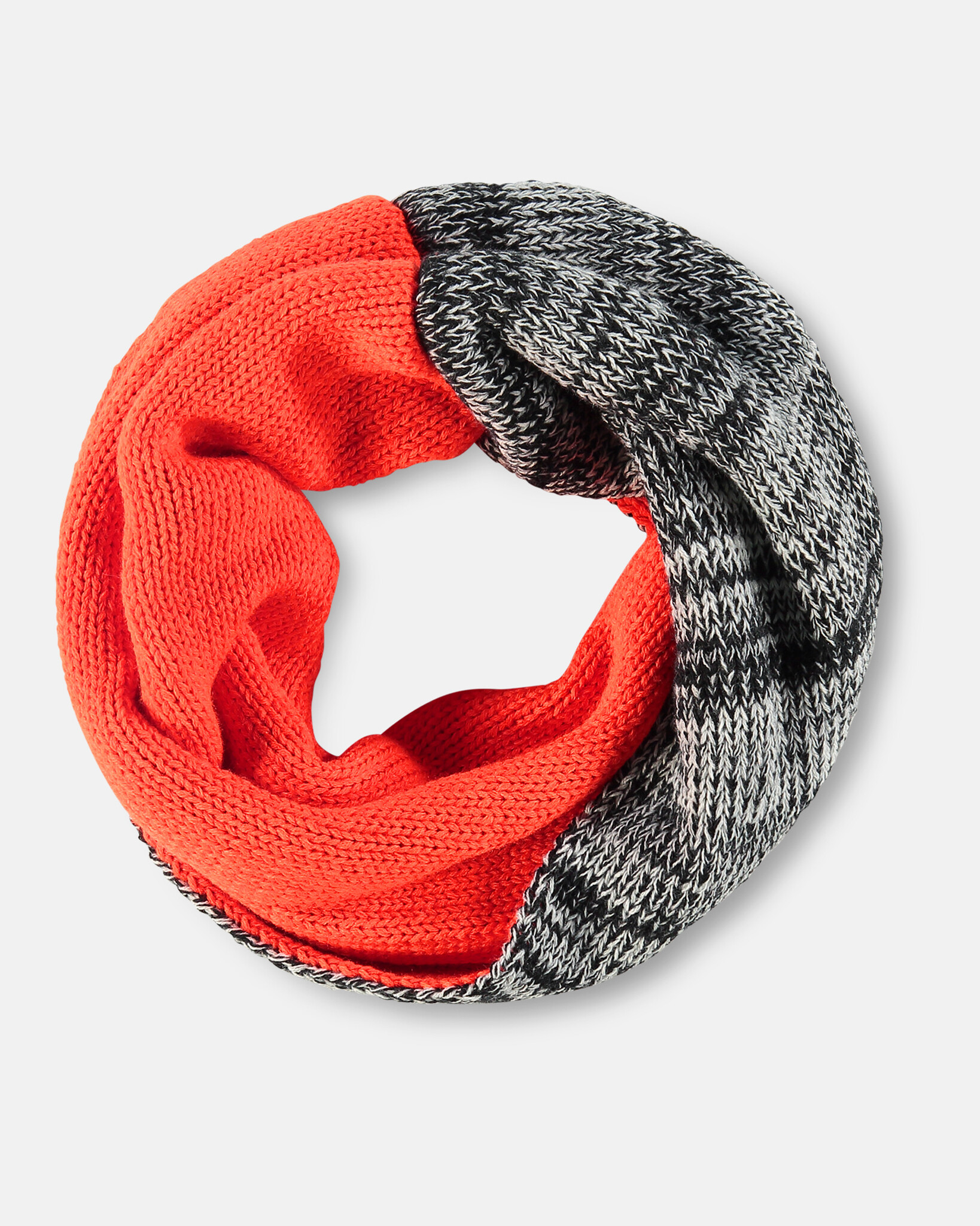 Heavy knitted infinity scarf made from sustainable Polylana® fiber mix